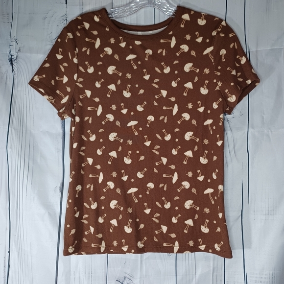 No Boundaries Brown Mushroom Print Juniors Top - Picture 1 of 13
